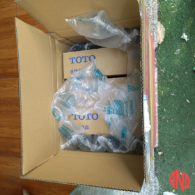 Sen tắm TOTO TBV03402J tay sen ngắt nước