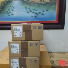 Sen tắm TOTO TBV03402J tay sen ngắt nước