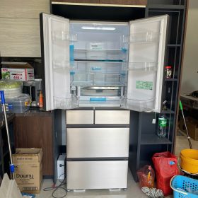 Tủ lạnh Hitachi R-HWC62T dung tích 617L 6 cánh mặt thép