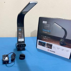 Đèn bàn Iris Ohyama LDL-QLDL ánh sáng 3 màu, có sạc không dây