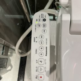 Nắp bệt Panasonic CH951SWS có sưởi ấm bệ và nước nóng