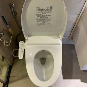 Nắp bệt Panasonic CH951SWS có sưởi ấm bệ và nước nóng